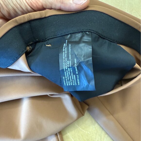 Theory - Pull on Stretch Cropped Pants - Picture 5 of 5